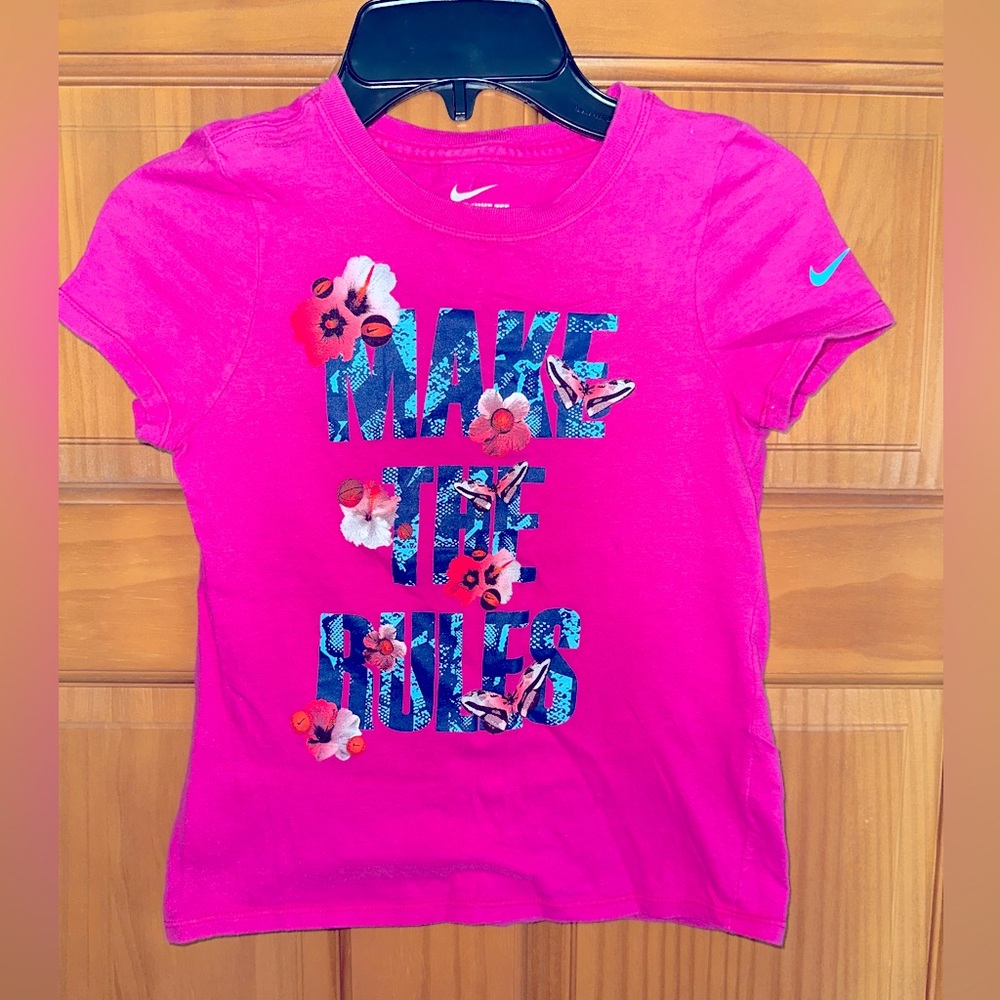 Girls pink Nike “Make The Rules” Top/Tee. Size Small.